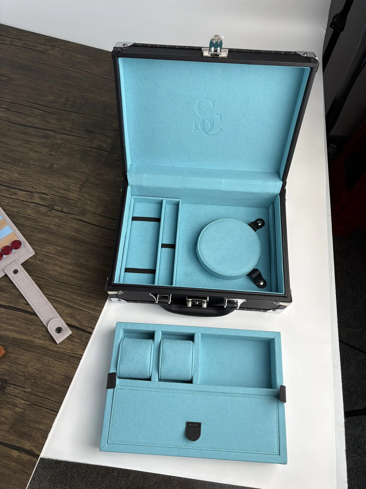 Jewelry Trunk Essec (Black-Light Blue)